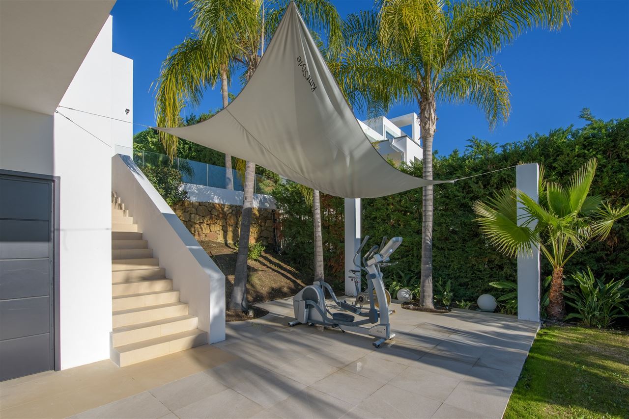 Villa met zee- en golfzicht