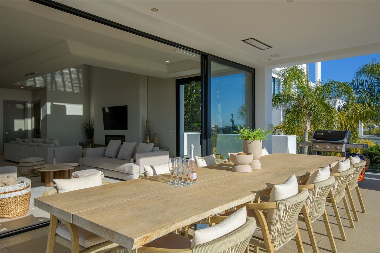 Villa met zee- en golfzicht