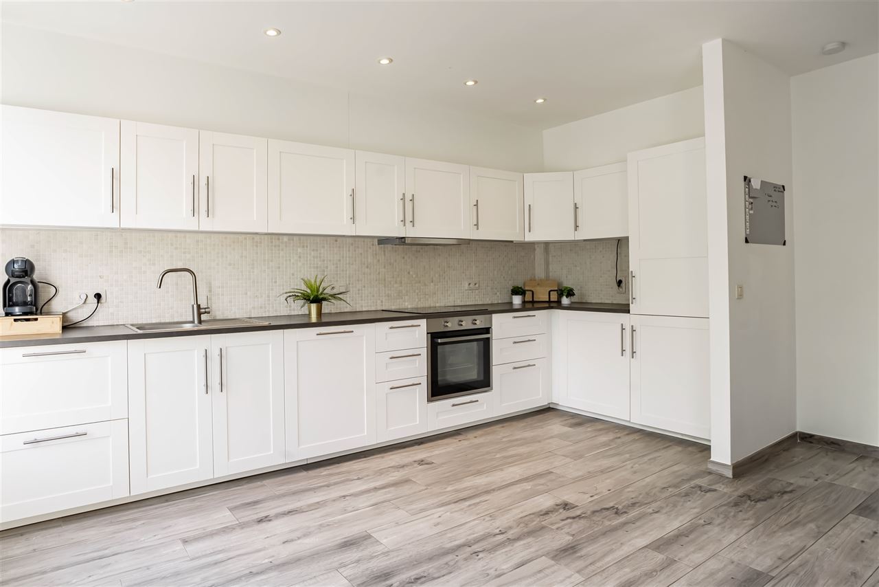 Fris instapklaar 3-slpk appartement met garage inbegrepen