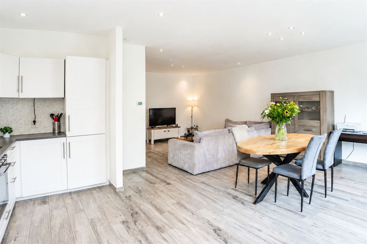 Fris instapklaar 3-slpk appartement met garage inbegrepen