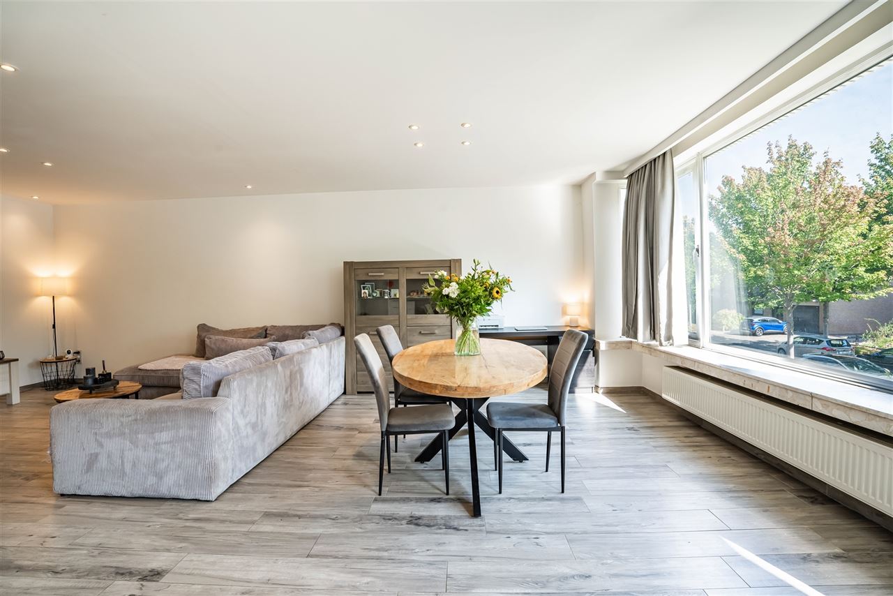 Fris instapklaar 3-slpk appartement met garage inbegrepen
