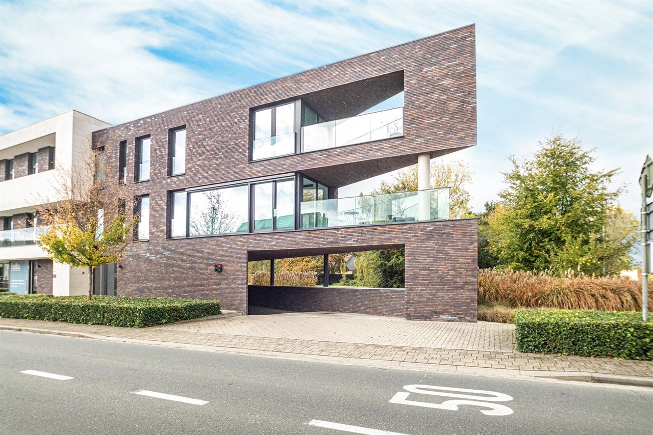 Lichtrijk gelijkvloers appartement met terras en tuinzicht