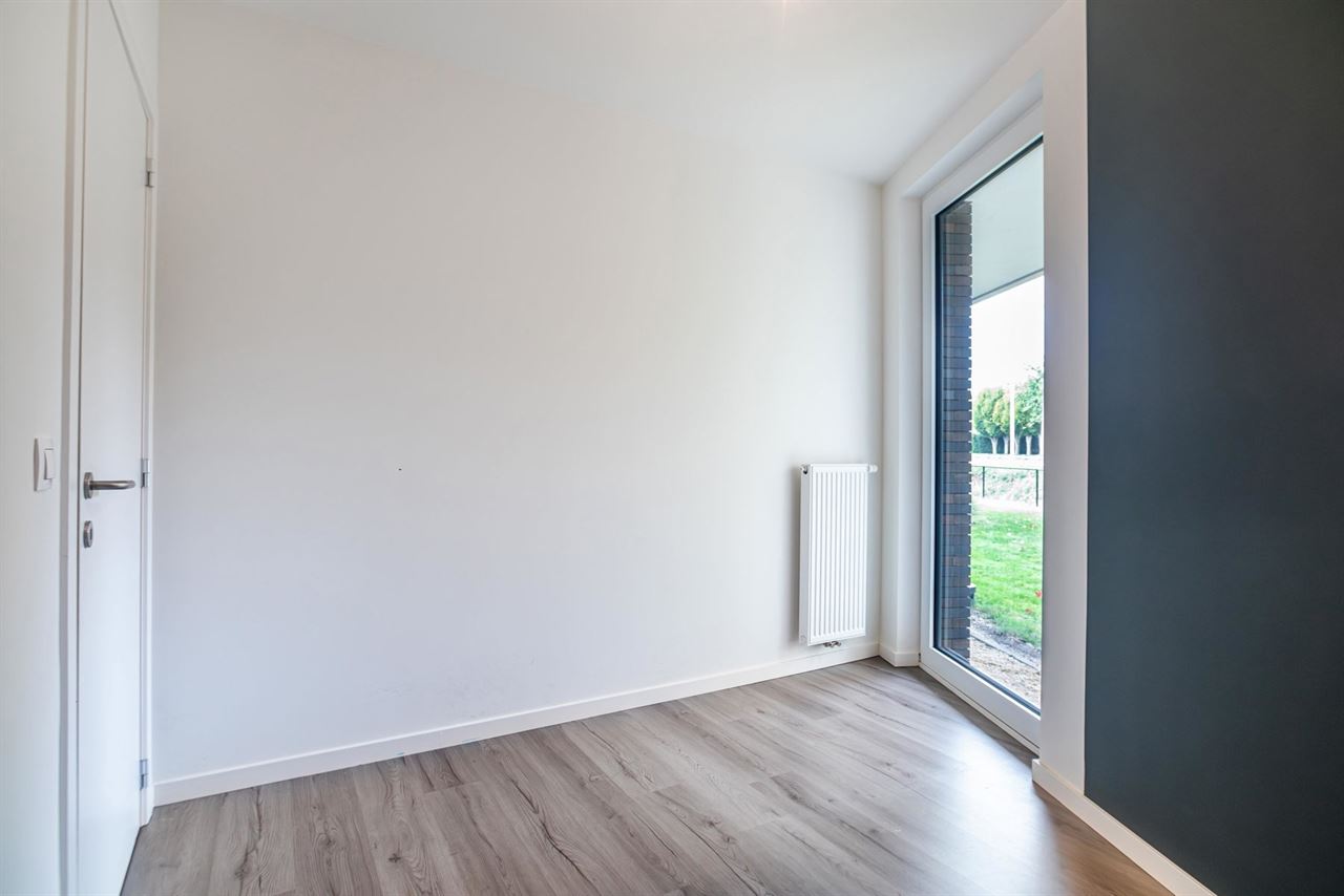 Lichtrijk gelijkvloers appartement met terras en tuinzicht