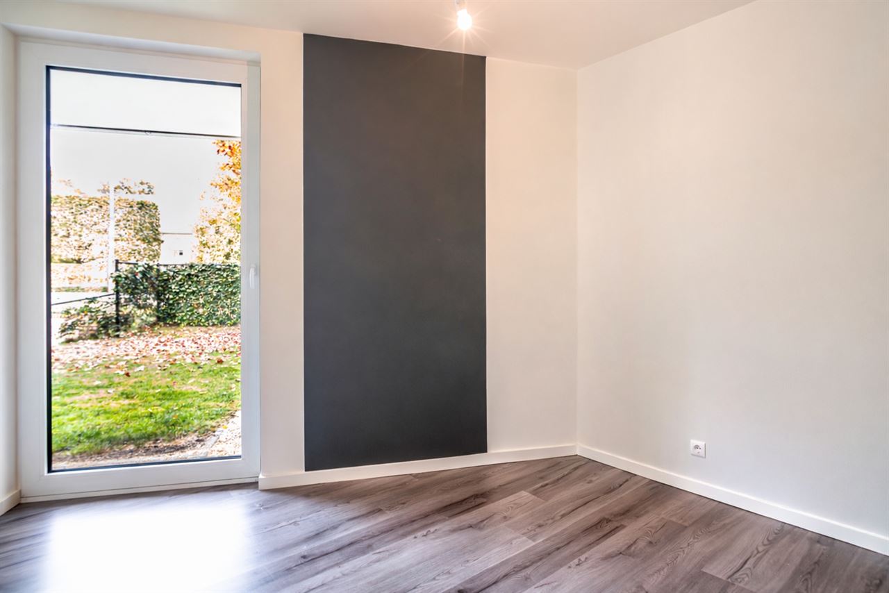 Lichtrijk gelijkvloers appartement met terras en tuinzicht