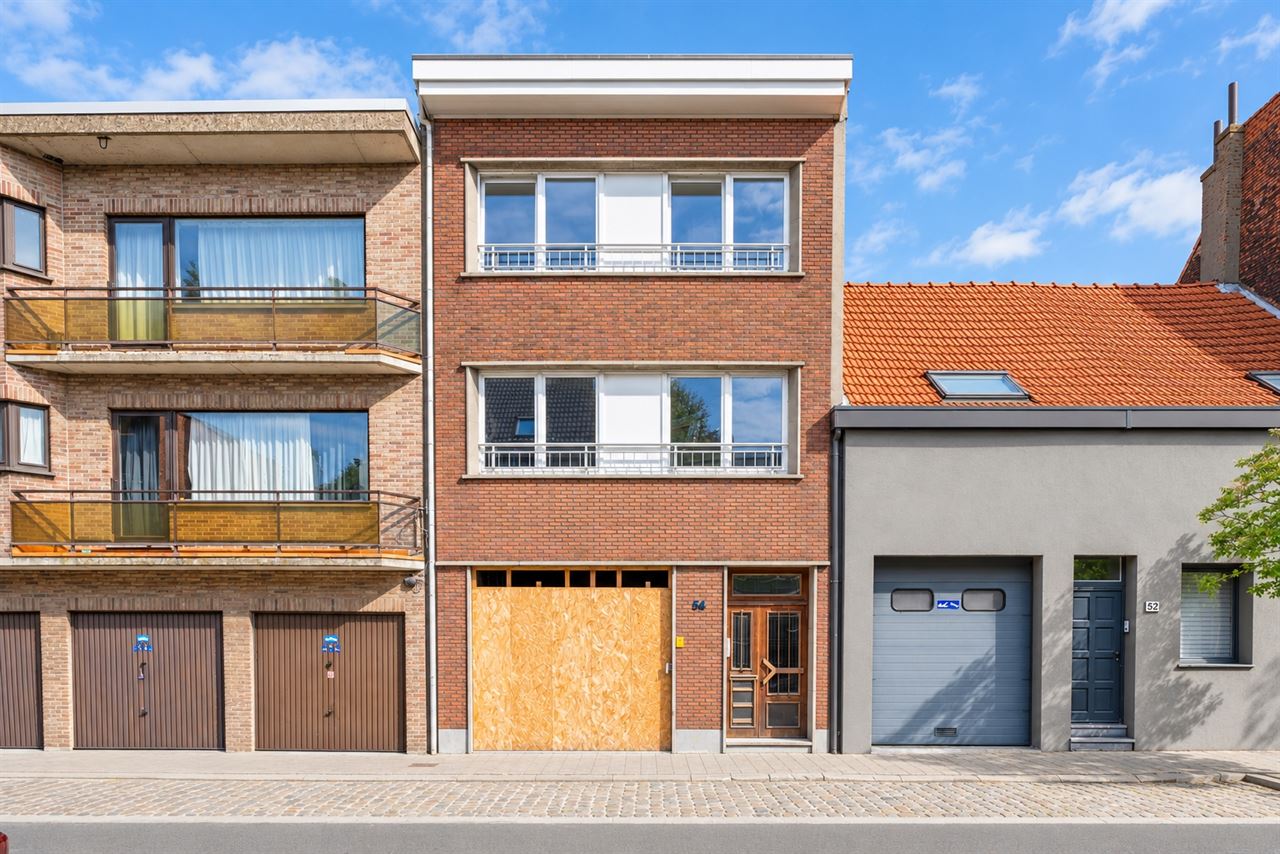 Te renoveren appartementsgebouw + woning in ruwbouwstaat