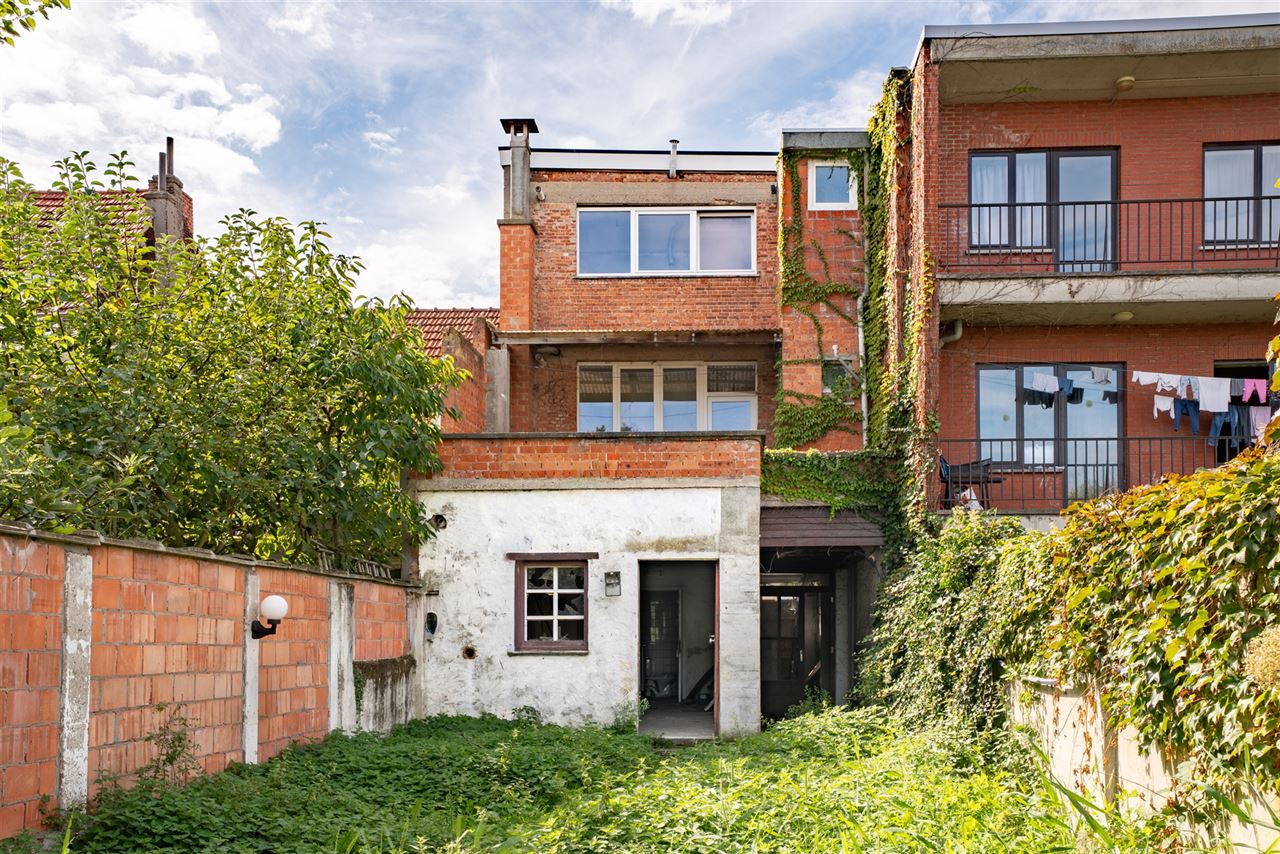 Te renoveren appartementsgebouw + woning in ruwbouwstaat