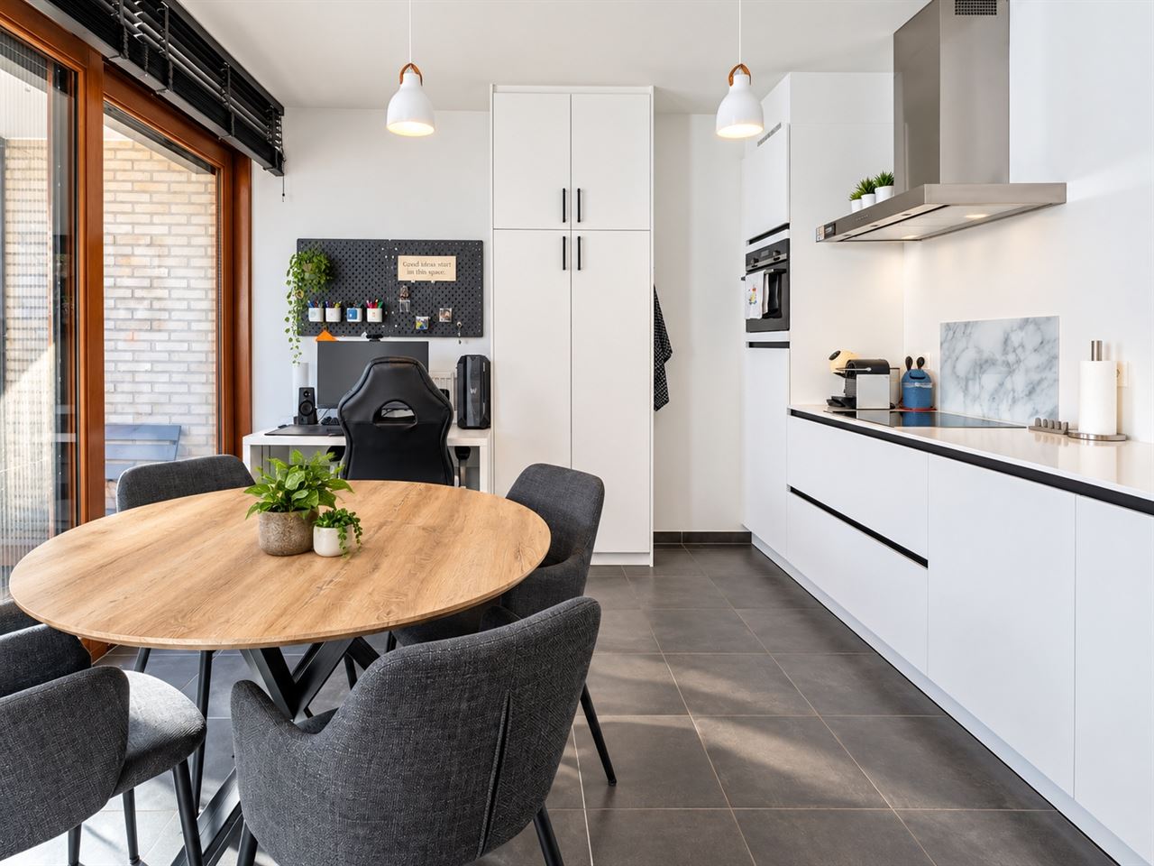 Stijlvol gelijkvloers met terras en tuin in Lier