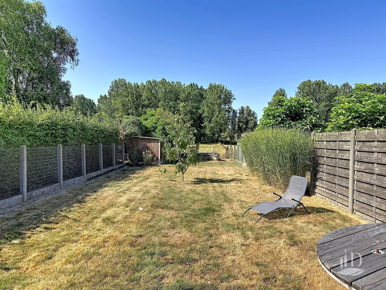 Maison offrant une vue imprenable et un grand jardin