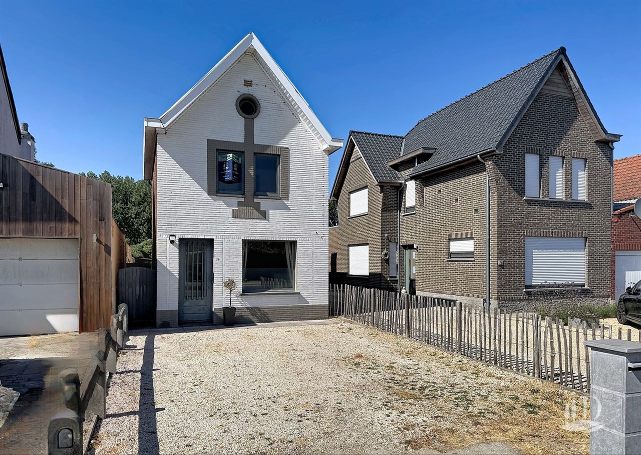 Maison offrant une vue imprenable et un grand jardin