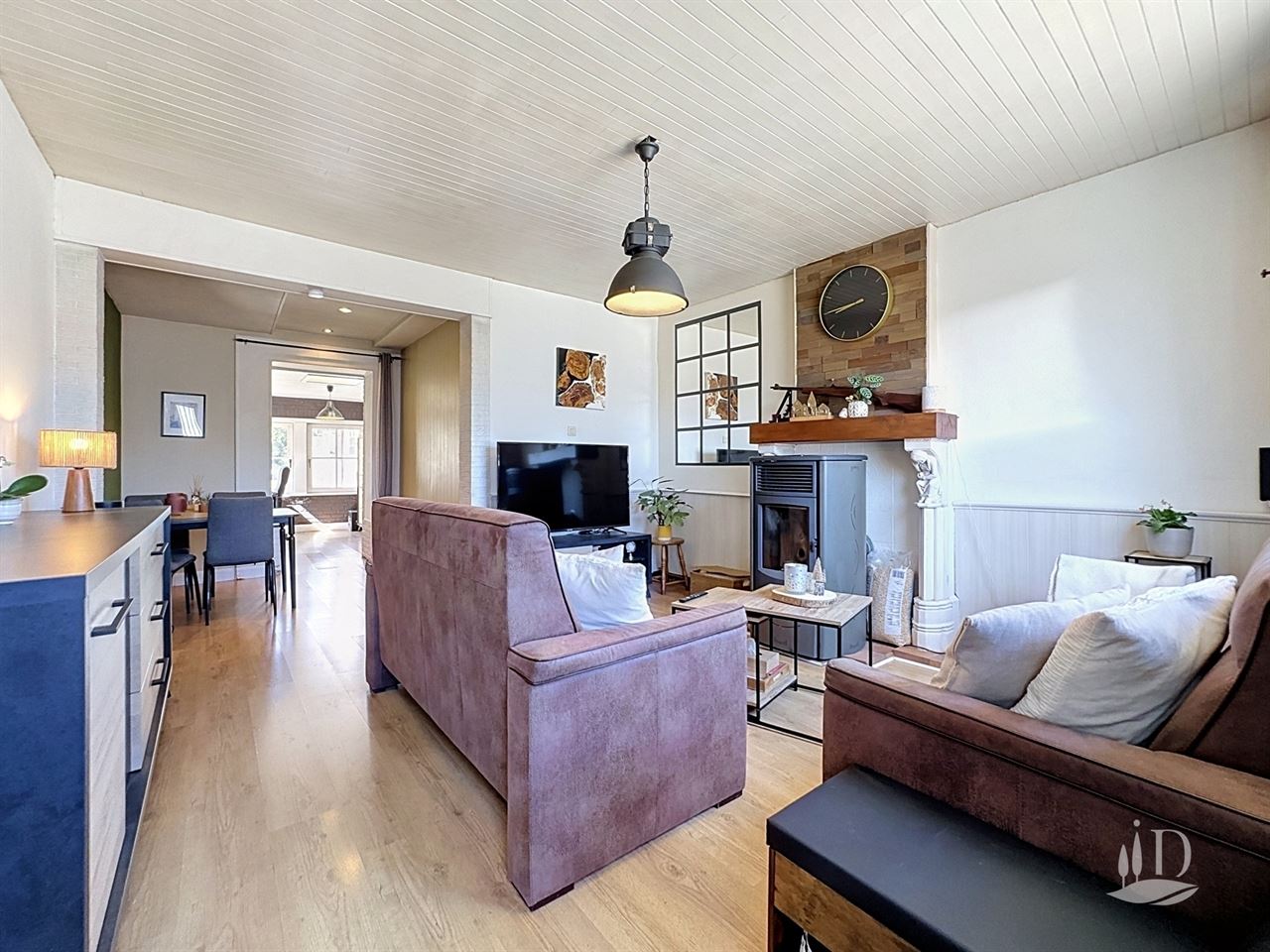 Maison offrant une vue imprenable et un grand jardin