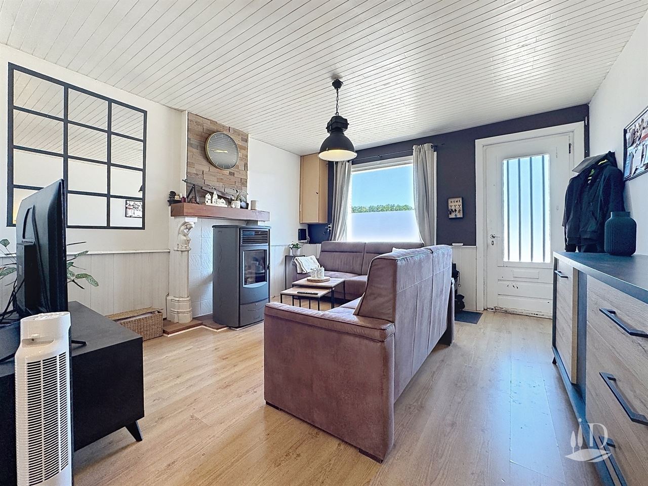 Maison offrant une vue imprenable et un grand jardin