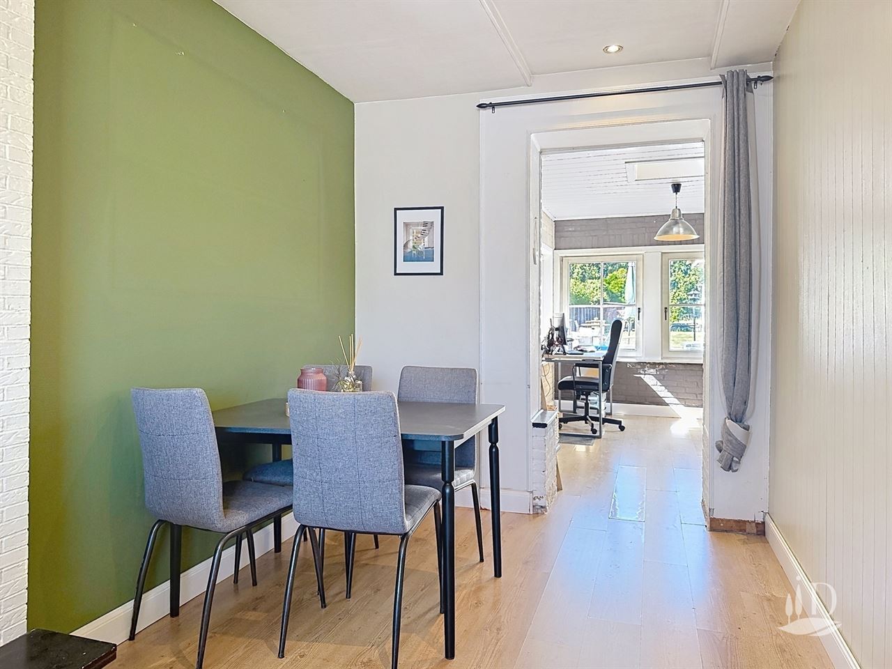 Maison offrant une vue imprenable et un grand jardin