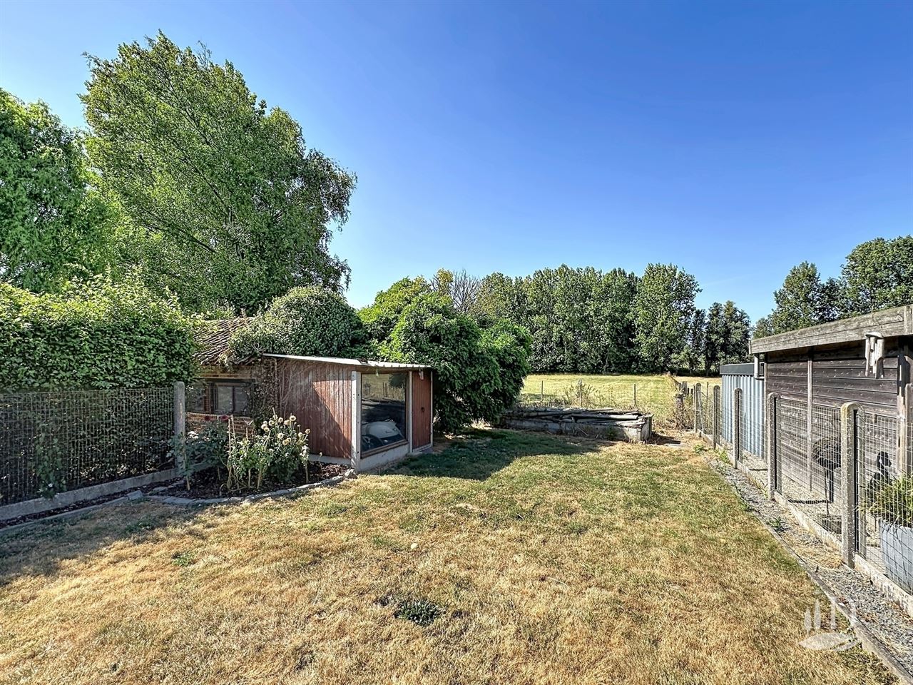 Maison offrant une vue imprenable et un grand jardin