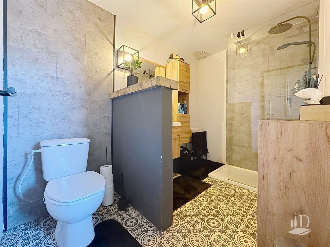 Maison offrant une vue imprenable et un grand jardin