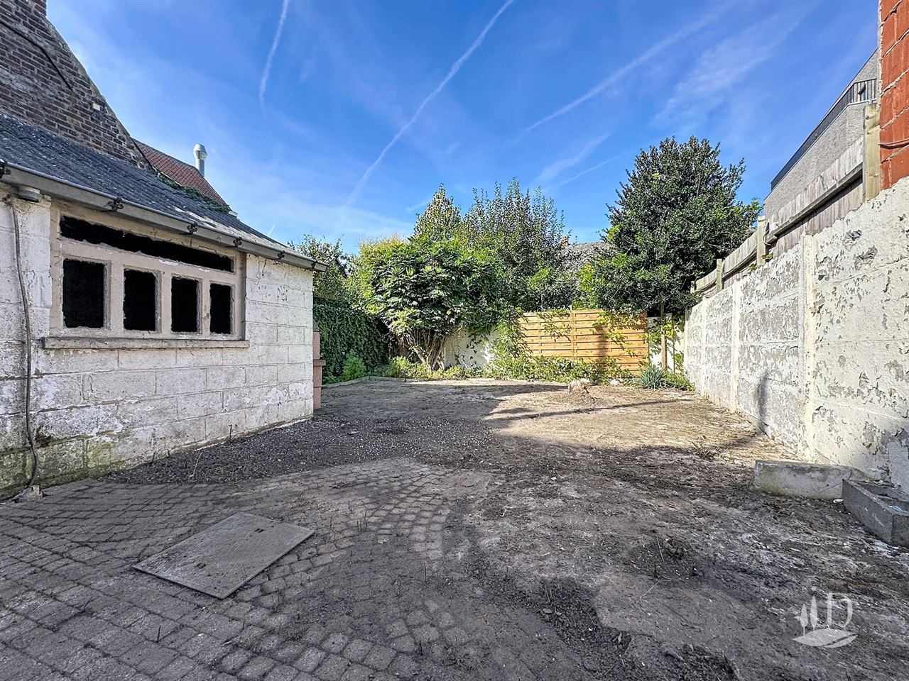 Grande maison à rénover, 5 chambres et jardin