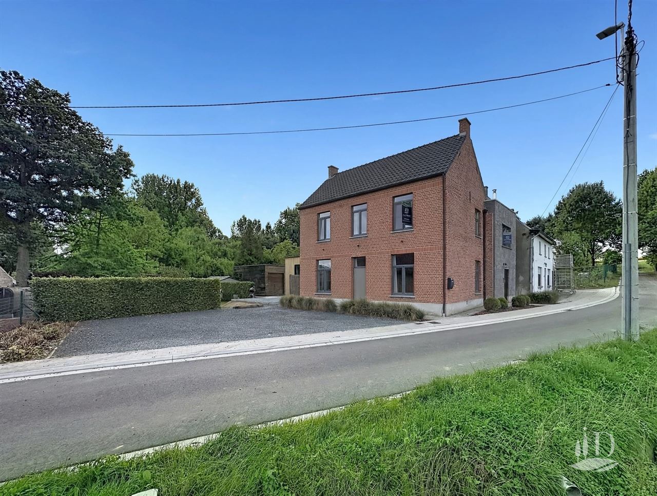 Prachtig gerenoveerde pastorijwoning met zuidgerichte tuin