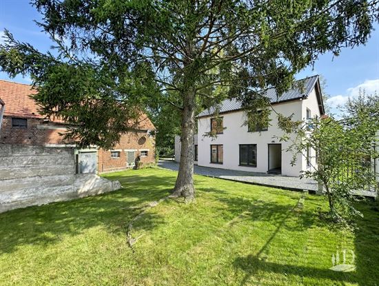 Maison rénovée avec 4 chambres et un grand jardin