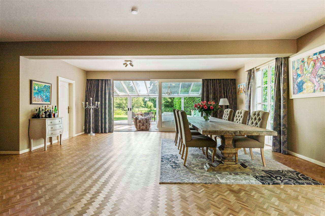 Villa met Franse allure op een royaal domein van 12.482 m²