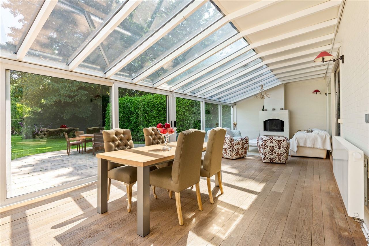 Villa met Franse allure op een royaal domein van 12.482 m²