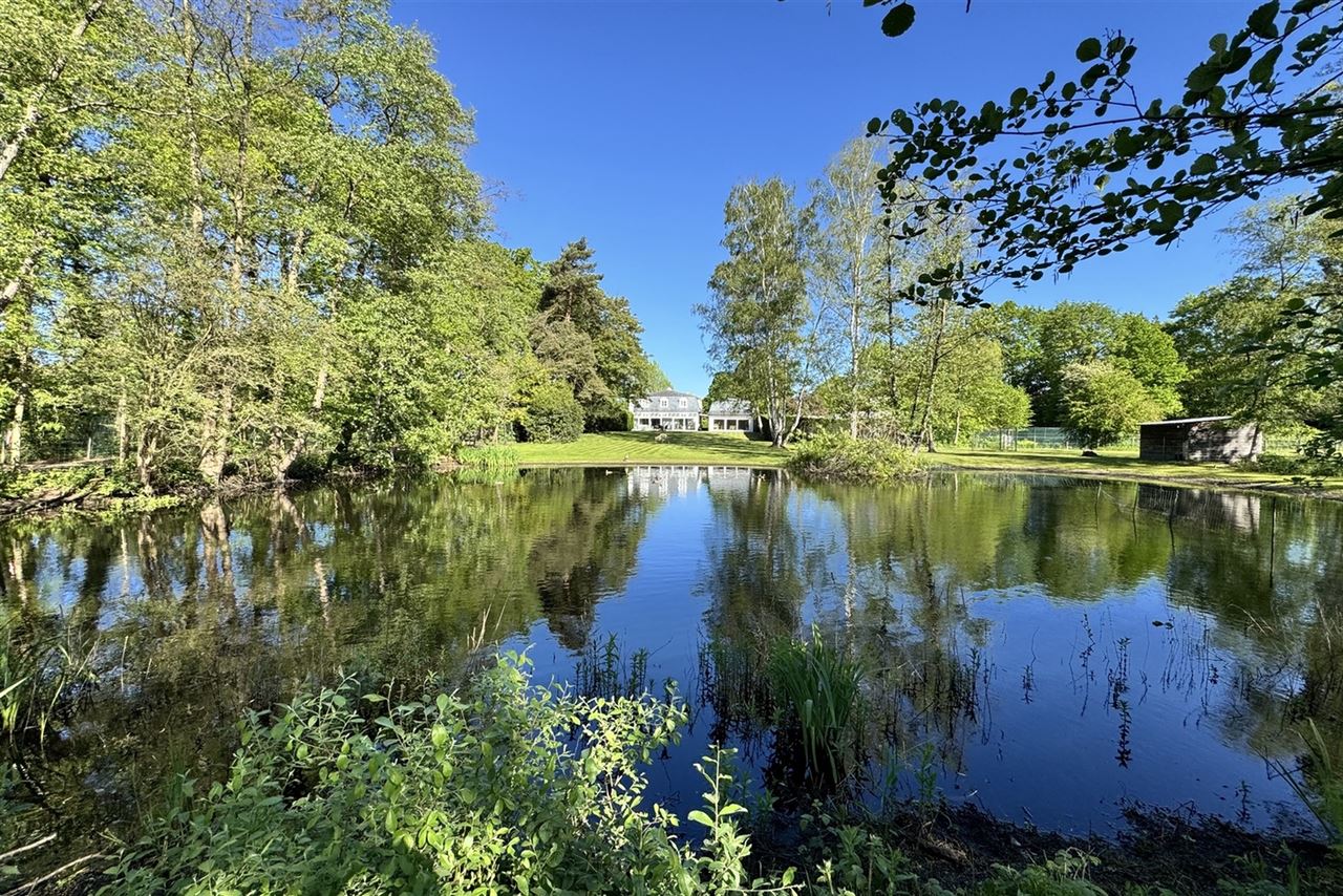 Villa met Franse allure op een royaal domein van 12.482 m²