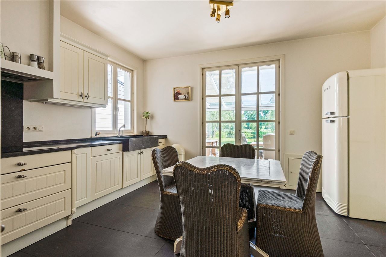 Villa met Franse allure op een royaal domein van 12.482 m²