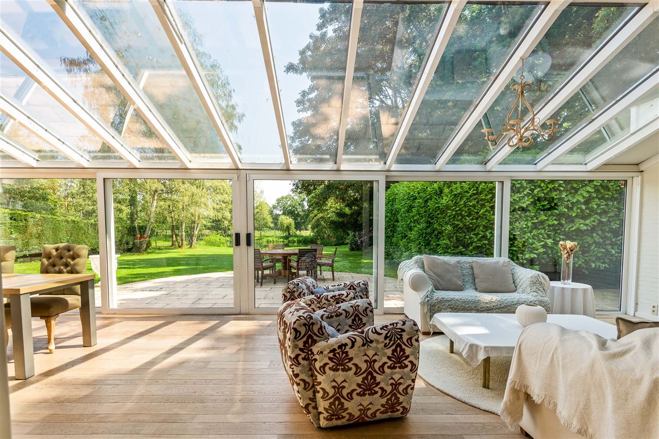 Villa met Franse allure op een royaal domein van 12.482 m²