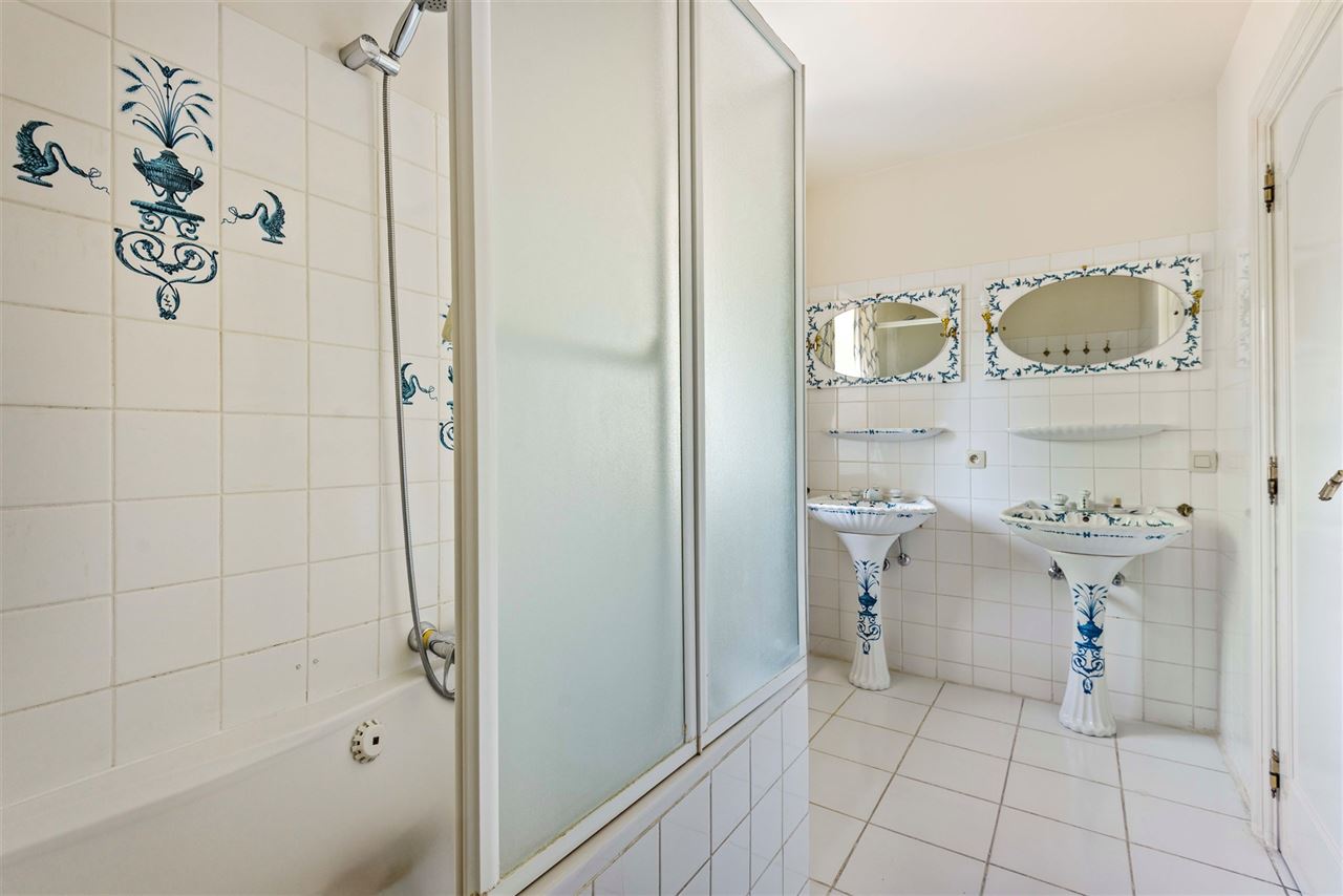 Villa met Franse allure op een royaal domein van 12.482 m²