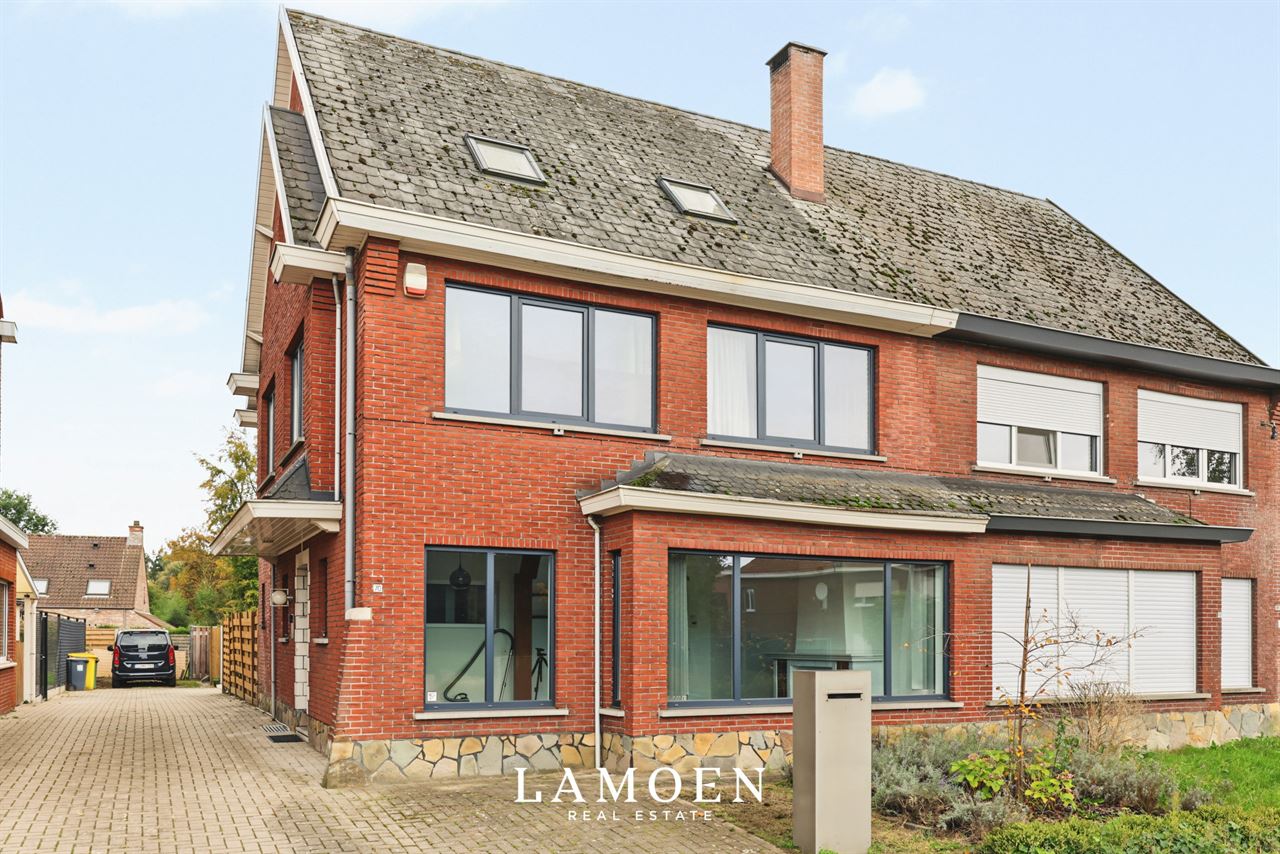 Ruime halfopen bebouwing met tal van mogelijkheden