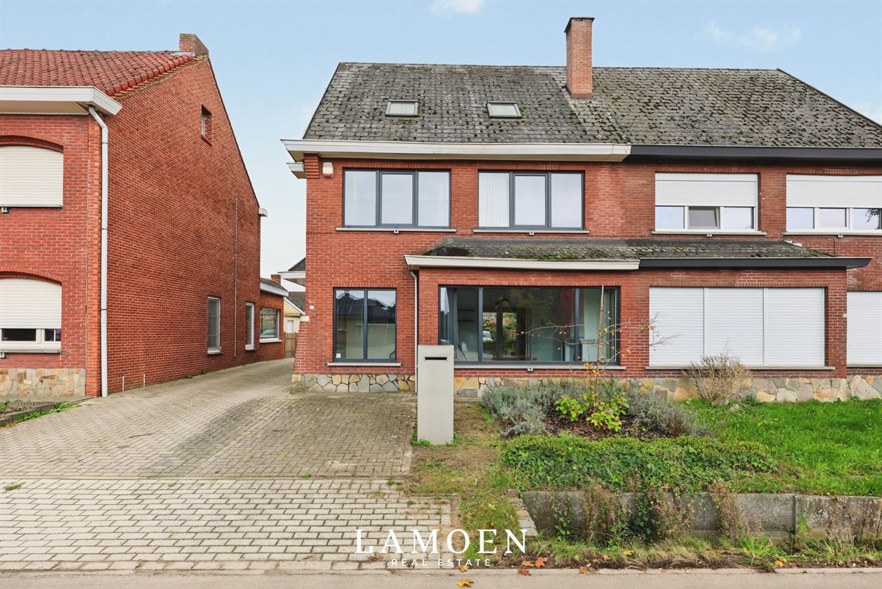 Ruime halfopen bebouwing met tal van mogelijkheden
