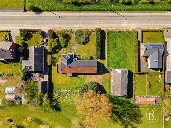 aerial-view-rural-house-and-gardens