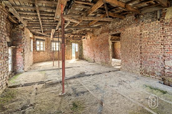 unfinished-brick-renovation-space