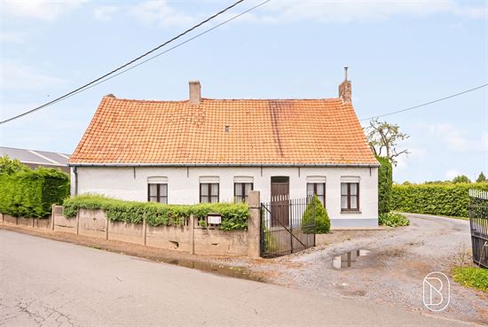traditional-white-country-cottage-exterior