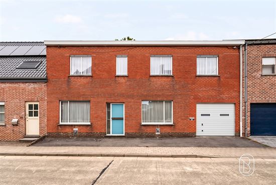 red-brick-townhouse-facade-exterior