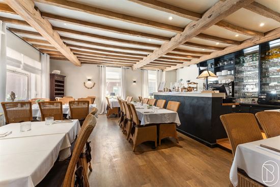 cozy-restaurant-interior-with-wooden-beams