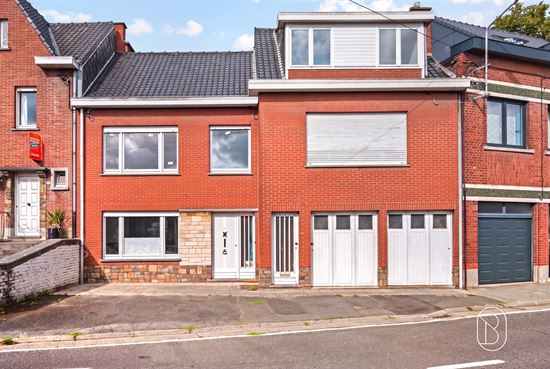 traditional-red-brick-house-facade
