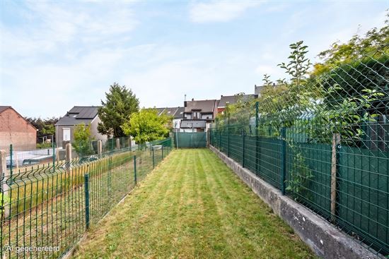 overgrown-residential-garden-path