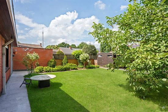 spacious-green-backyard-garden