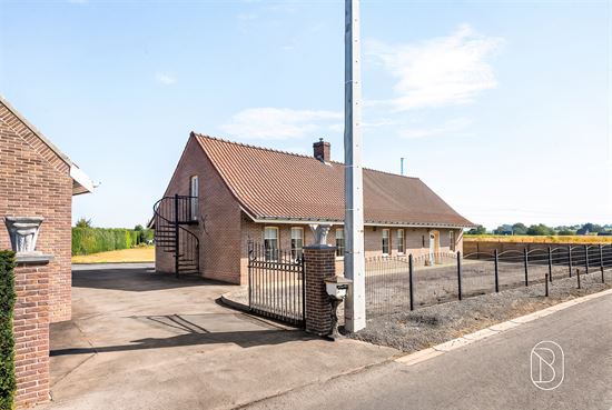 brick-house-with-fenced-driveway