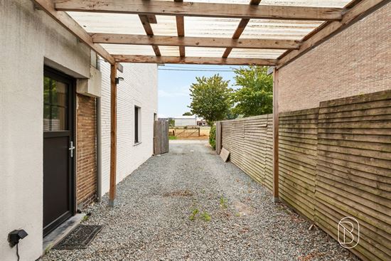 Mooi gerenoveerde woning te Beveren-Leie met 4 kamers