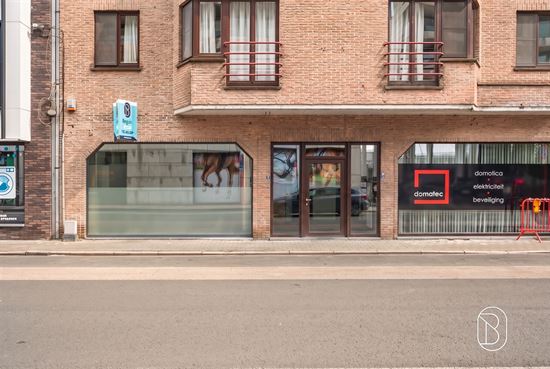 brick-commercial-building-facade-street