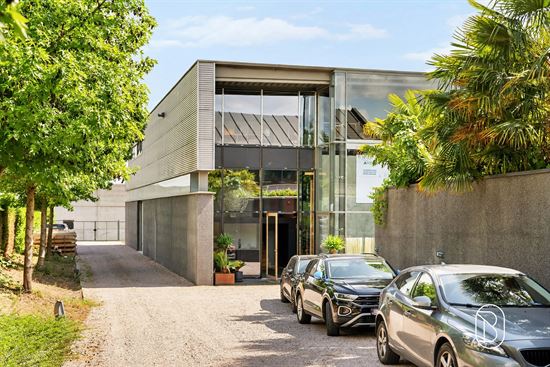 modern-office-building-exterior