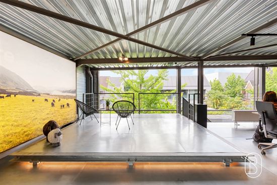 modern-industrial-office-terrace-space