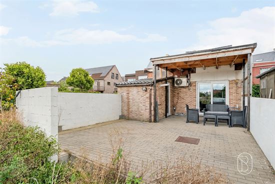 paved-backyard-patio-with-terrace