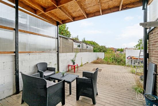 paved-backyard-patio-terrace