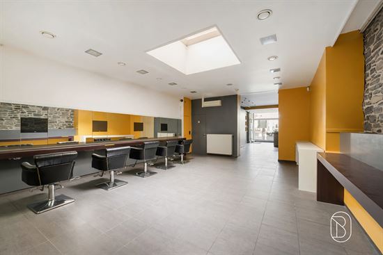spacious-hair-salon-styling-stations