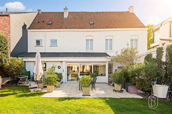 backyard-patio-and-house-exterior
