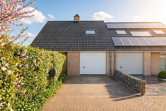 brick-house-driveway-and-garage
