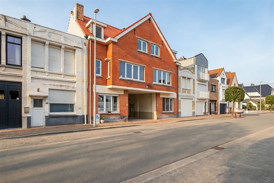 brick-townhouse-exterior-street-view