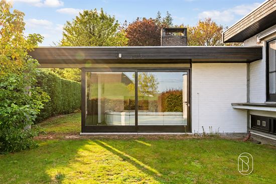 modern-house-exterior-with-large-windows