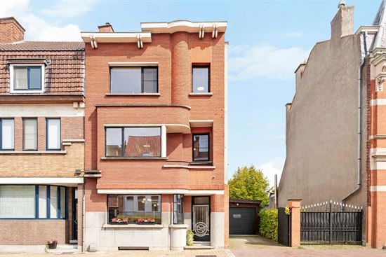 red-brick-townhouse-exterior-facade